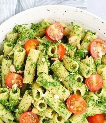 Gesundes Avocado-Pesto-Pasta-Rezept von Sweet Potato Soul