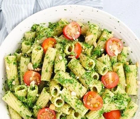 Gesundes Avocado-Pesto-Pasta-Rezept von Sweet Potato Soul