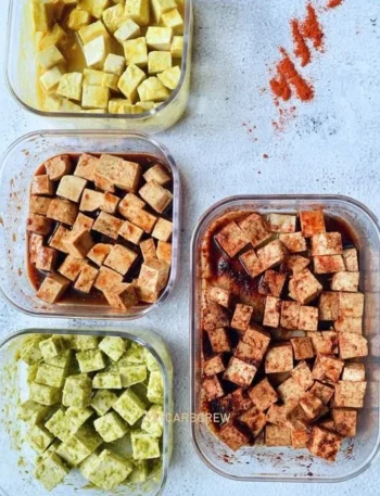 Verschiedene köstliche Tofu-Marinaden in Schalen angerichtet
