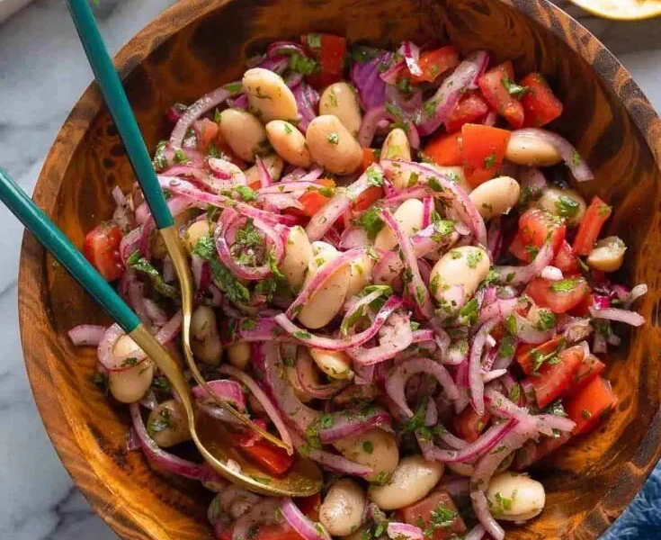 Piyaz - Türkischer weißer Bohnensalat mit Zwiebeln und Kräutern