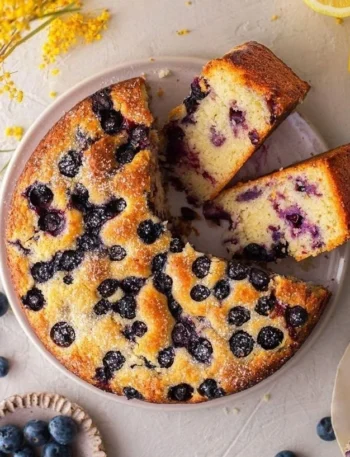 Veganer Zitronen-Blaubeerkuchen mit frischen Zutaten und gesunder Rezeptur