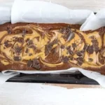 Vegane Erdnussbutter Brownies mit Schokolade und Erdnüssen