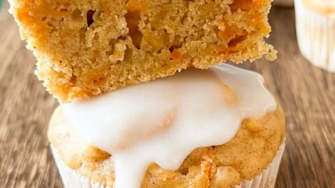 Vegane Karotten Muffins frisch aus dem Ofen, gesund und lecker