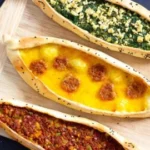 Vegane Pide mit frischen Zutaten und köstlichen Füllungen