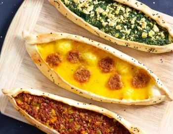 Vegane Pide mit frischen Zutaten und köstlichen Füllungen