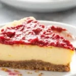 Veganer Käsekuchen mit frischen Früchten und einer cremigen Füllung