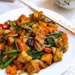 Veganes Chop Suey mit frischem Gemüse und würziger Sauce