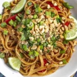 Leckere und gesunde vegane Frühstücksideen auf einem Tisch angerichtet