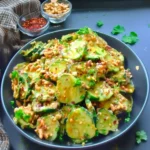 Glutenfreier würziger Erdnuss-Gurken-Salat mit frischen Zutaten