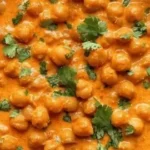Schüssel mit leichtem Butter-Kichererbsen-Curry