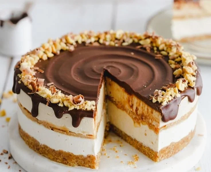 No-Bake veganer Schokoladen-Erdnussbutter-Käsekuchen, glutenfrei und keto-freundlich