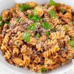 Eine köstliche Schüssel Pasta e Lenticchie mit Linsen und Pasta.