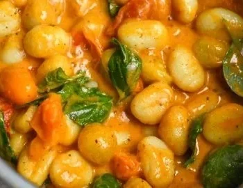 Schnelle 1-Pot Gnocchi in einer Schüssel, vegan und bereit in 7 Minuten