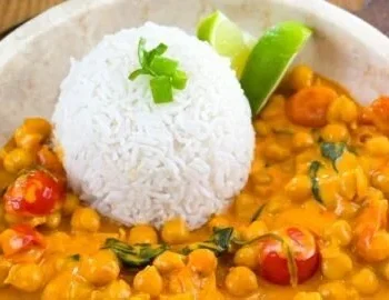 Schnelles Kichererbsencurry Rezept mit frischen Zutaten