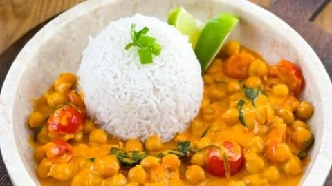 Schnelles Kichererbsencurry Rezept mit frischen Zutaten