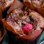 Saftige Schokoladenfrüchte Muffins frisch gebacken