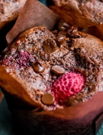Saftige Schokoladenfrüchte Muffins frisch gebacken