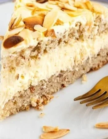 Schwedische Mandeltorte mit Mandeln und Sahne, köstliches Rezept.