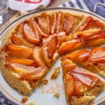 Vegane Tarte Tatin mit karamellisierten Äpfeln und flaumigem Teig