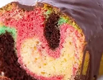 Veganer Papageienkuchen aus der Kastenform, bunt und lecker