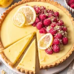 Vegane Zitronentarte mit frischen Zitronen und pflanzlichen Zutaten
