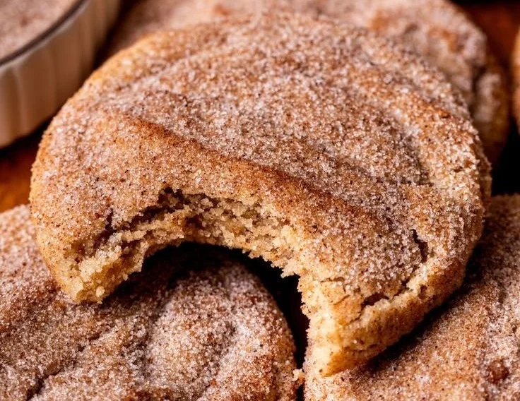 Leckere Chai Gewürzte Butterbraun Zuckerplätzchen auf einem dekorativen Teller.