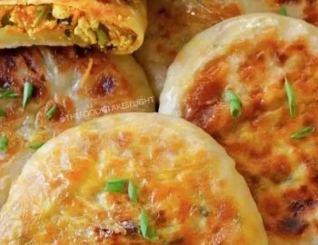 Chinesisch herzhafte gefüllte Pancakes für Frühstück