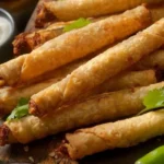 Knusprige vegane Taquitos auf einem Teller serviert