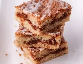 Saftiger veganer Zimtkuchen vom Blech, einfach und lecker