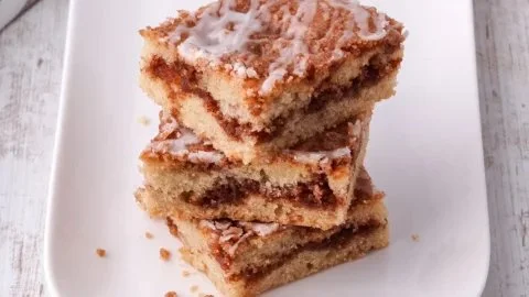 Saftiger veganer Zimtkuchen vom Blech, einfach und lecker