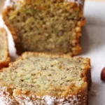 Saftiger Zucchini-Nuss-Kuchen, ideal für einen gesunden Snack oder Nachtisch.