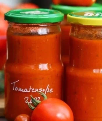 Hausgemachte Tomatensoße, selbst einkochen und haltbar machen.