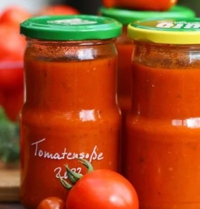 Hausgemachte Tomatensoße, selbst einkochen und haltbar machen.