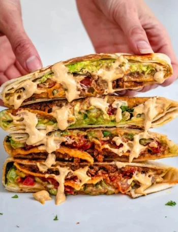 Vegane Crunchwrap Supreme, schnell und einfach zubereitet, gesund und lecker.