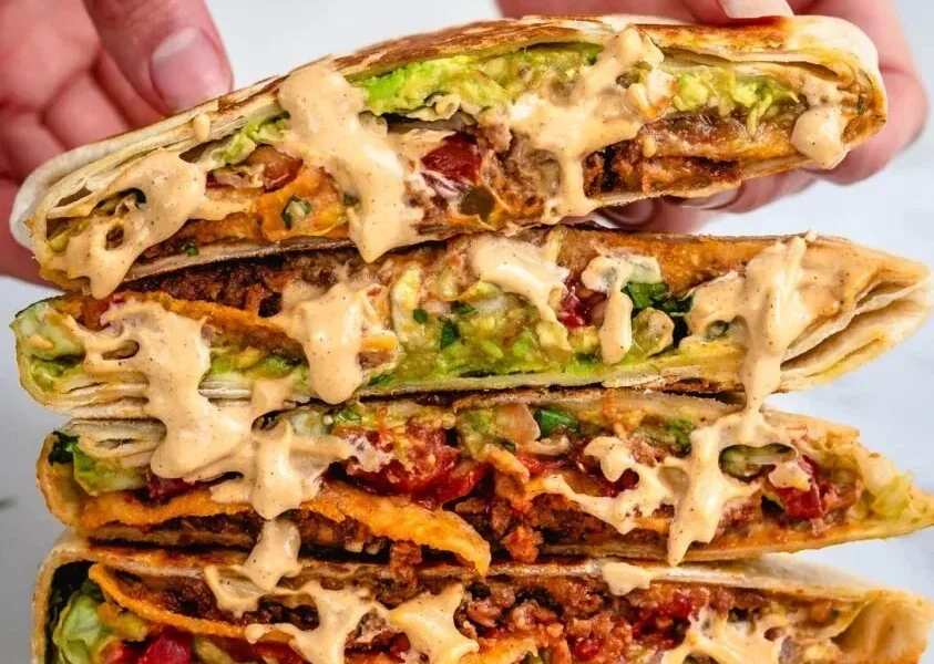 Vegane Crunchwrap Supreme, schnell und einfach zubereitet, gesund und lecker.