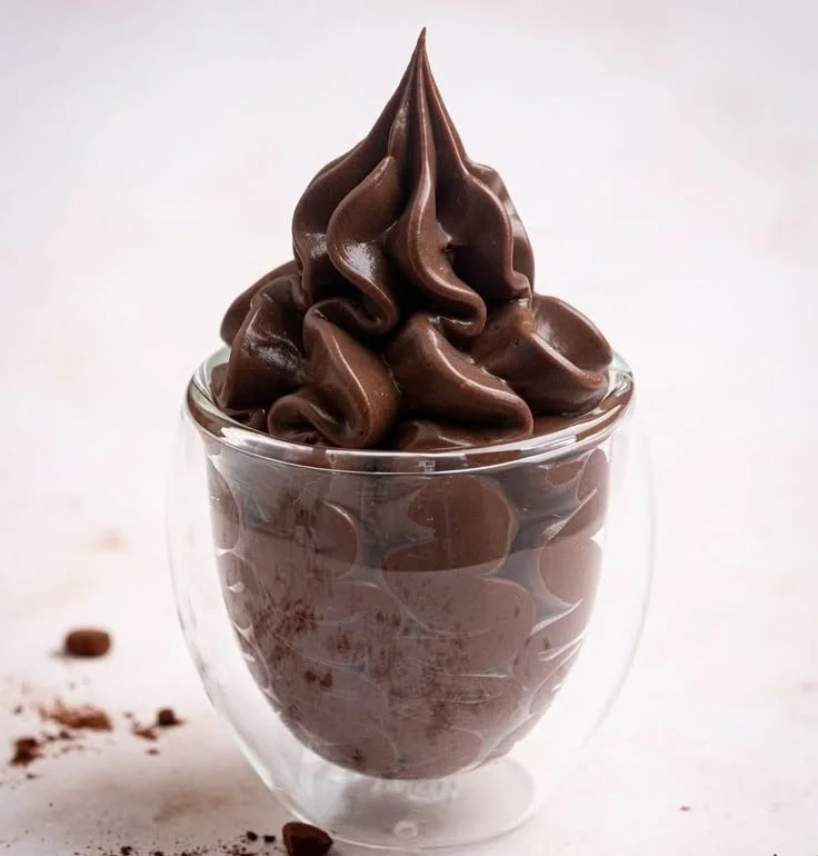 Vegane Schokoladen-Pastetenkreme in einer Schüssel, ideal für Desserts