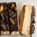 Veganer Erdnussbutter Käsekuchen mit cremiger Textur und knackigem Boden