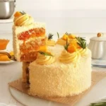 Veganer Mangokuchen mit frischen Mangos und einer cremigen Glasur