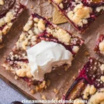 Zwetschgendatschi mit Streuseln, ein traditioneller deutscher Kuchen mit Zwetschgen