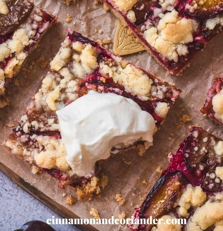 Zwetschgendatschi mit Streuseln, ein traditioneller deutscher Kuchen mit Zwetschgen