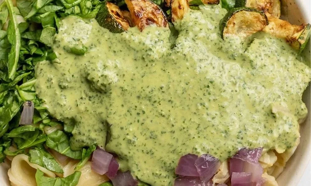 Erfrischender Lemon Basil Pasta Salad mit frischen Zutaten