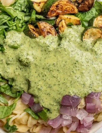 Erfrischender Lemon Basil Pasta Salad mit frischen Zutaten
