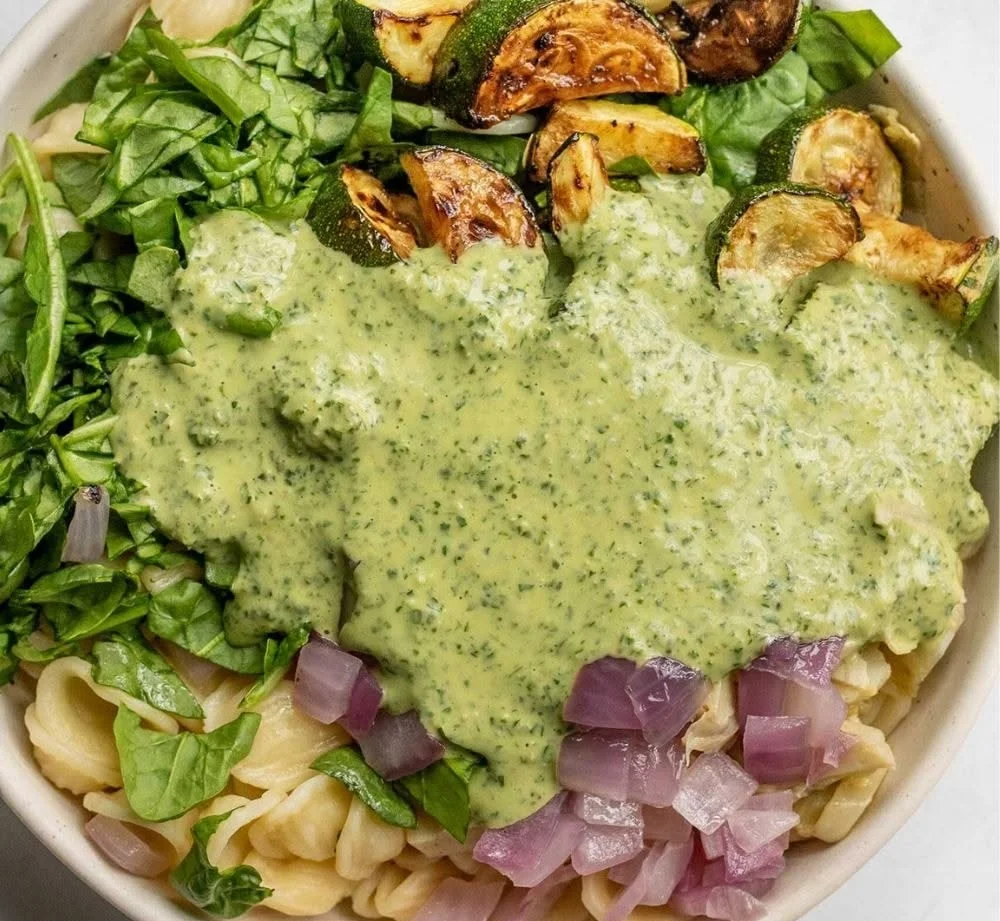 Erfrischender Lemon Basil Pasta Salad mit frischen Zutaten