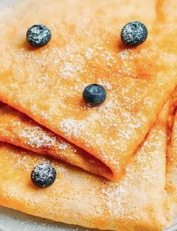Perfekte vegane Crêpes einfach zubereitet mit frischen Zutaten.