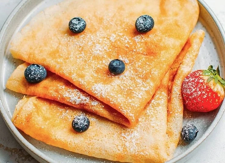 Perfekte vegane Crêpes einfach zubereitet mit frischen Zutaten.