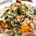 Vegane gefüllte Süßkartoffeln mit Quinoa und mediterranen Zutaten