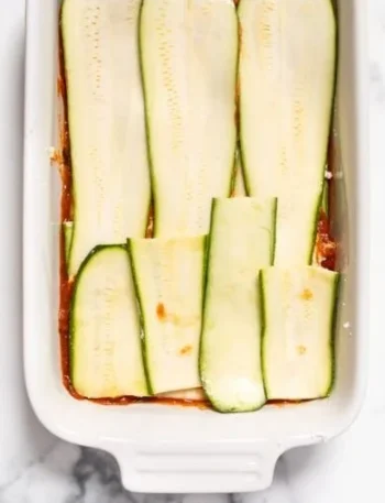 Vegane Zucchini Lasagne mit frischen Zutaten, nicht wässrig und lecker.