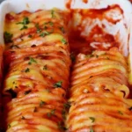Vegane Lasagne Rollen mit frischem Gemüse und würziger Soße