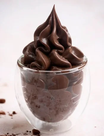 Vegane Schokoladenpuddingcreme leicht zubereiten und genießen
