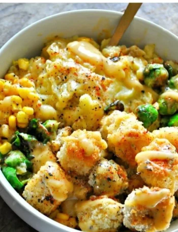 Vibrante vegane Kartoffelpüree-Schüsseln mit frischen Zutaten und Geschmacksexplosion.